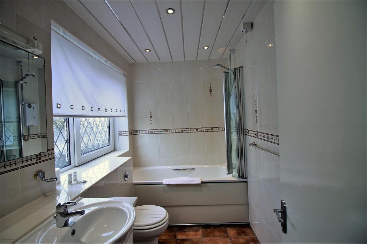 Fairway Hotel Bathgate Esterno foto