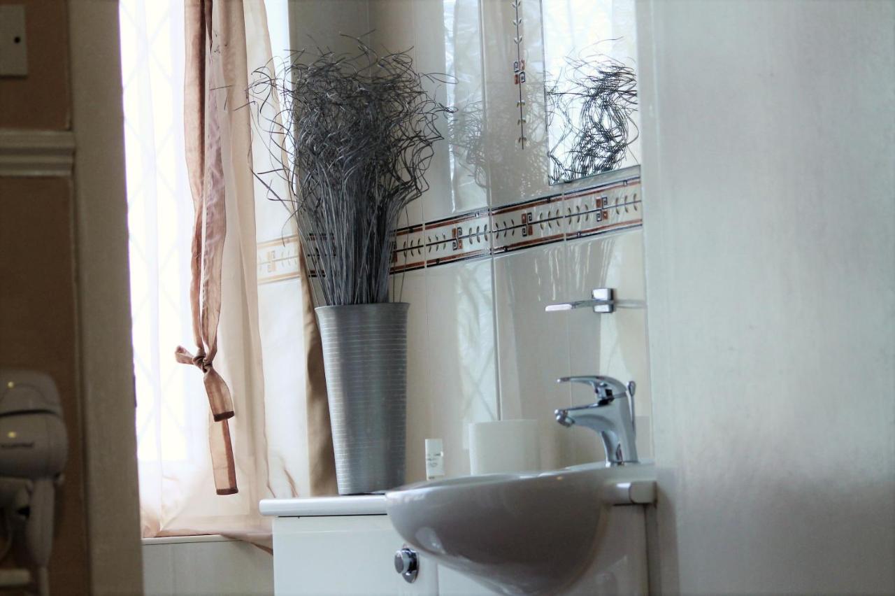 Fairway Hotel Bathgate Esterno foto